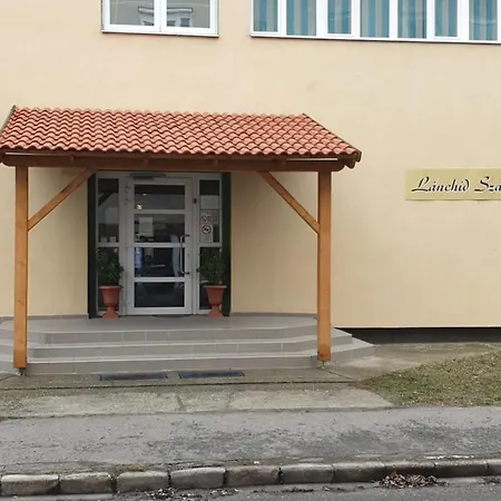 Lanchid Szallo Inn
